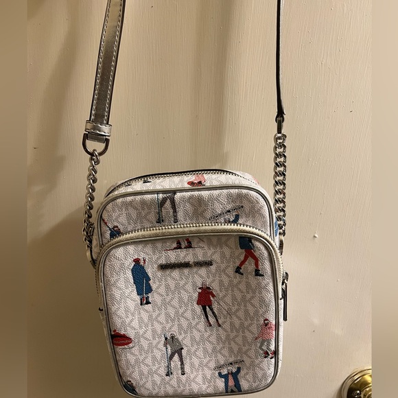 Michael Kor shoes and purse. It’s a bundle deal. - Picture 13 of 15